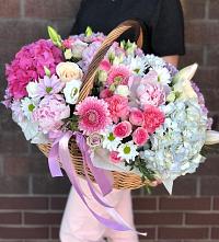 Композиция солнечный день в Богородское Цветочная композиция из Розы, Хризантемы, Пионы и Лизиантусы в корзине в Богородское