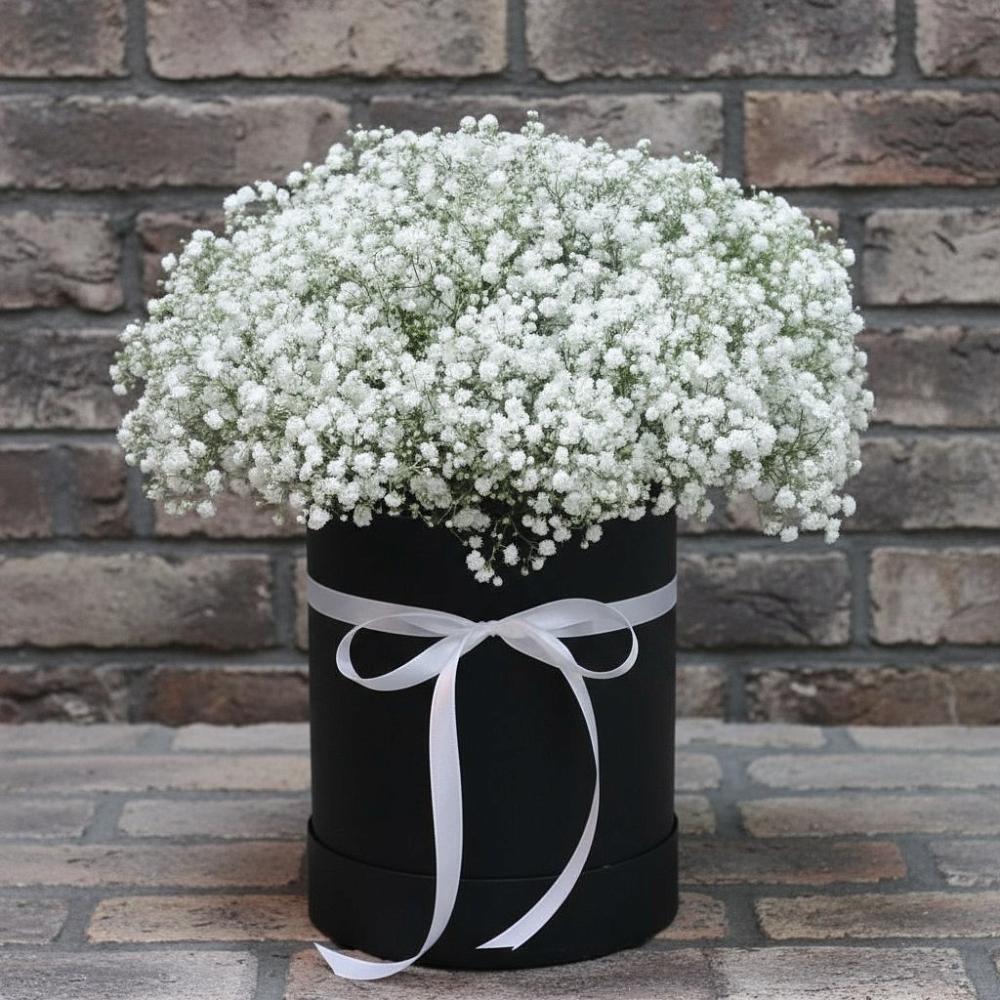 Цветочная композиция из Гипсофила в шляпной коробке в Богородское