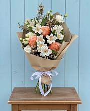 Букет цветов из:  Альстромерии, Лизиантусы, Розы и Хризантемы в Богородское