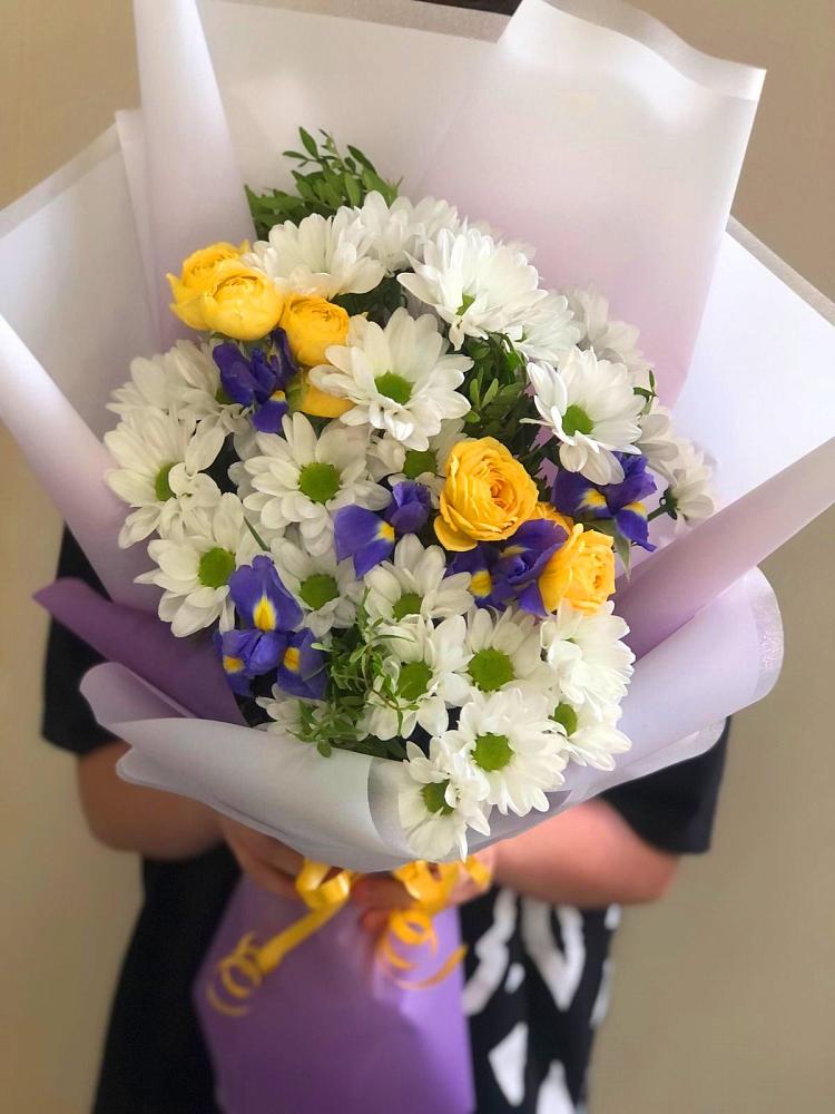 Букет цветов из: Ирисы, Хризантемы и Розы в Богородское