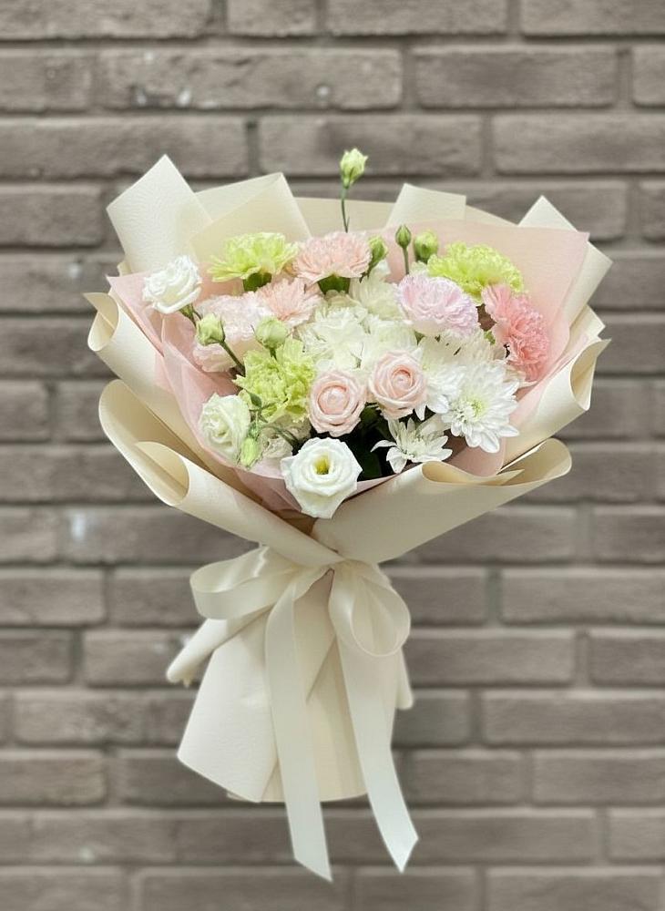 Букет цветов из: Гвоздики, Розы, Лизиантусы и Хризантемы в Богородское